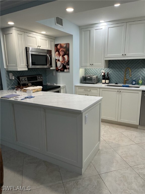 Building Photo - 3443 Gulf Shore Blvd N