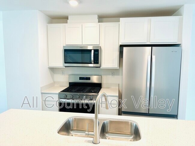 Building Photo - 879 Briar Gln Ct