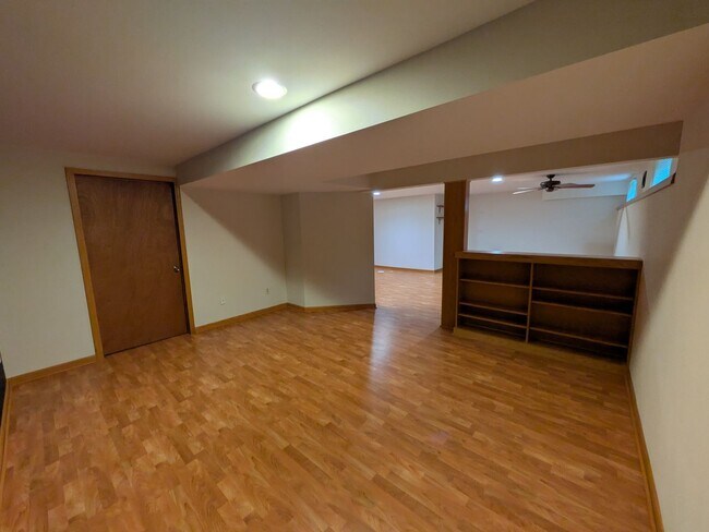 Building Photo - 3 bed / 3 bath House in Deforest!