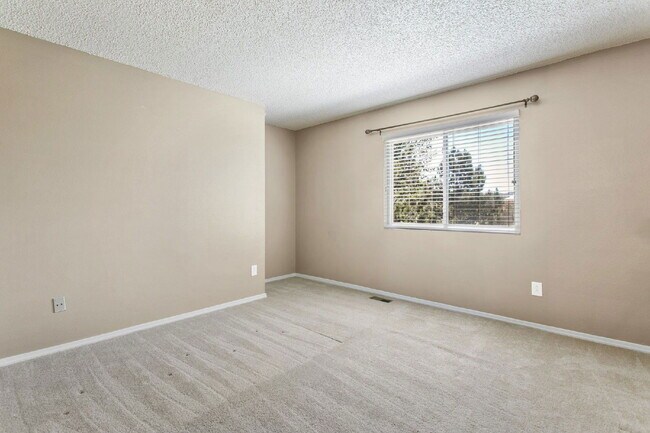 Building Photo - 8875 Aragon Dr