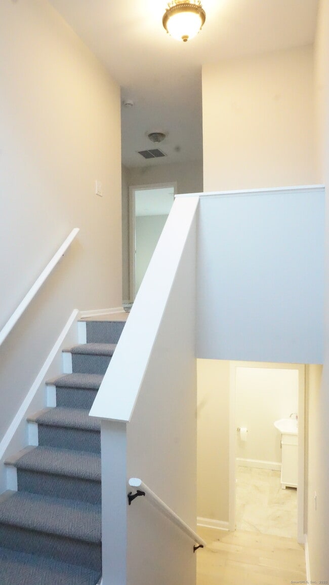 Building Photo - 24 Overlook Dr