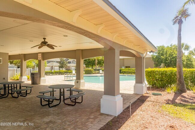 Building Photo - 762 Scrub Jay Dr