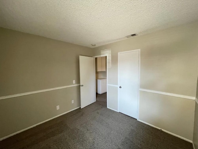 Primary Photo - 11060 Davis St
