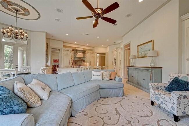 Building Photo - 16810 Southern Oaks Dr