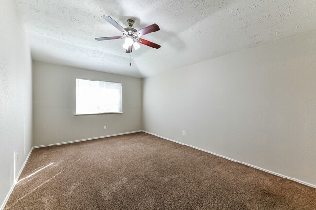 Building Photo - 3823 Ebury Dr