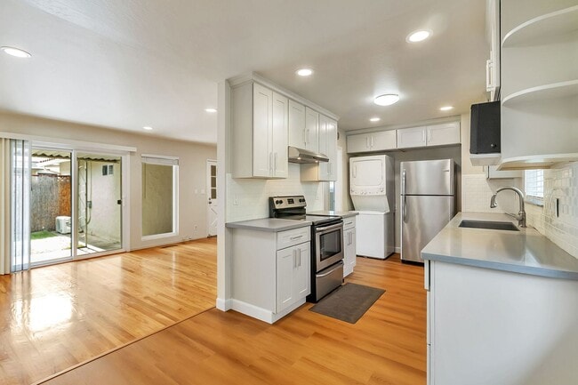 Building Photo - Great Updated Sunnyvale Home Near Tech Com...