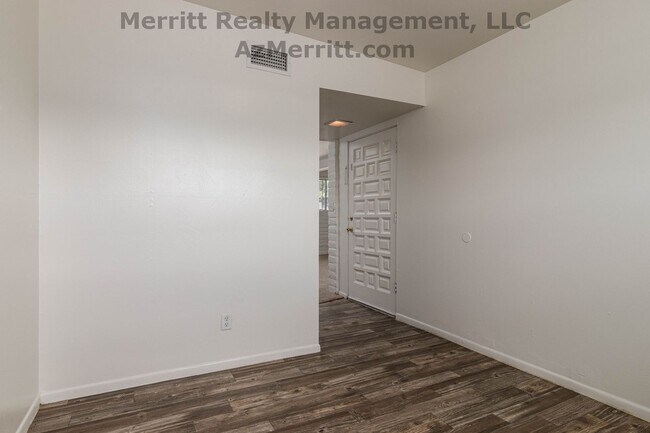 Building Photo - Large 4 Bedroom, 2 bath house with fireplace, a/c, fenced yard, carport, ready to move in