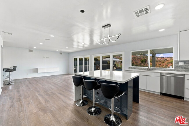 Building Photo - 4355 Chaumont Rd