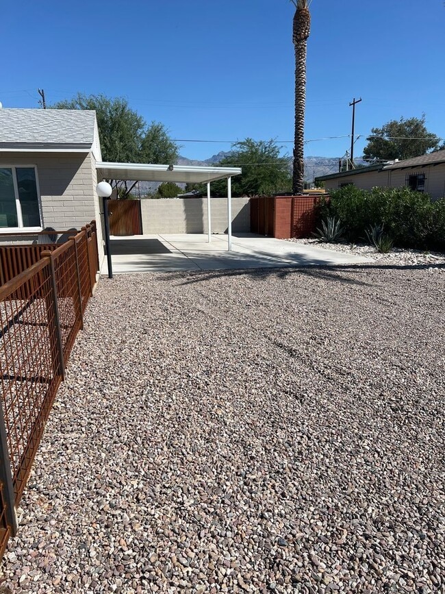 Building Photo - 4831 E Hampton St