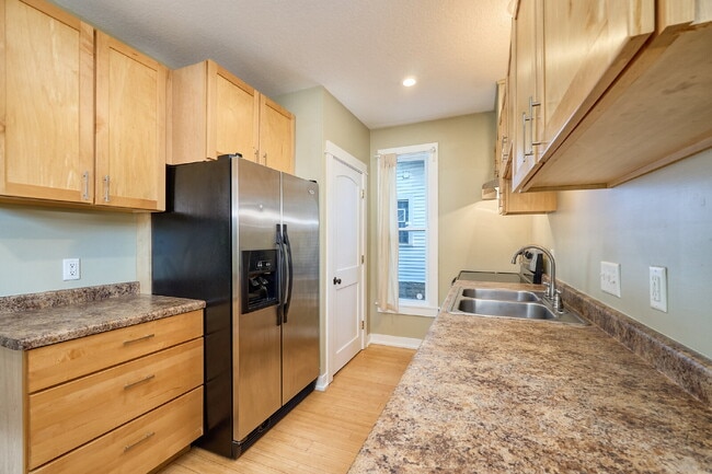 Building Photo - Charming 4-Bedroom Home with Gleaming Hardwood Floors in Vibrant Minneapolis Neighborhood!