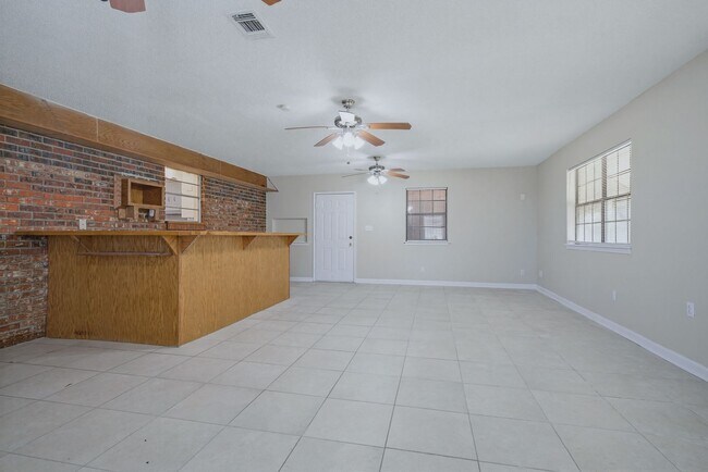Building Photo - 5471 Buena Vista Ave