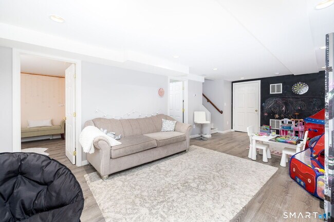 Building Photo - 14 Haynes Rd