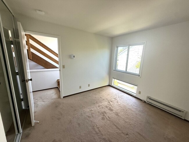 Building Photo - TWO BEDROOM PLUS LOFT, ONE AND HALF BATH T...