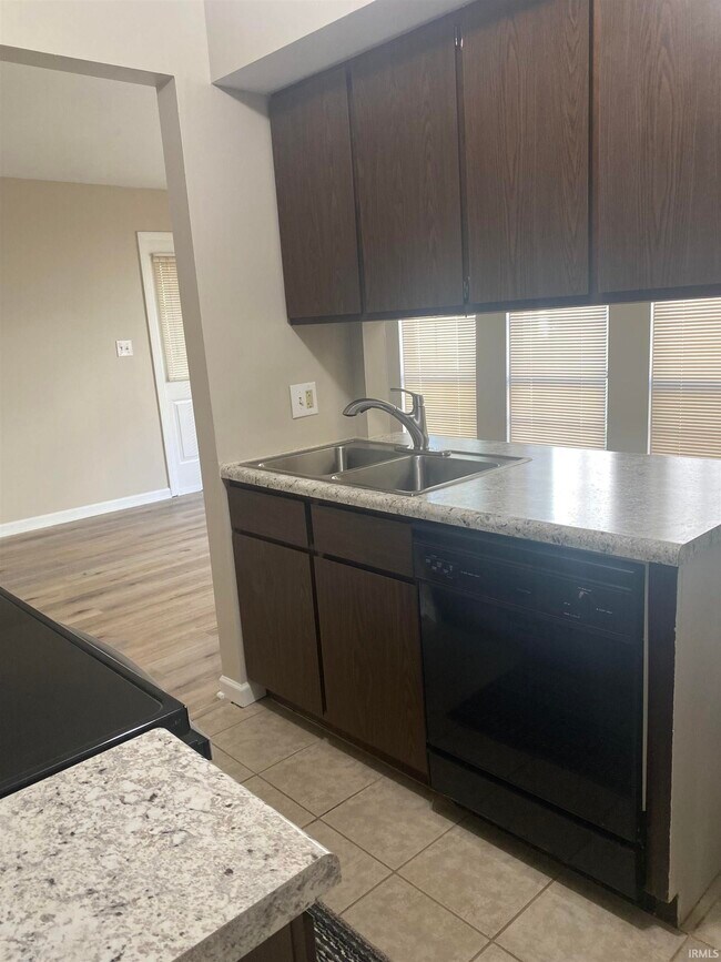 Building Photo - 5024 Woodmark Dr