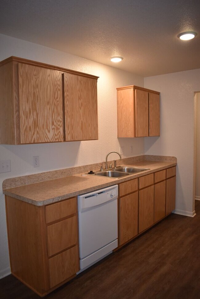 Building Photo - 201 Coby Dr