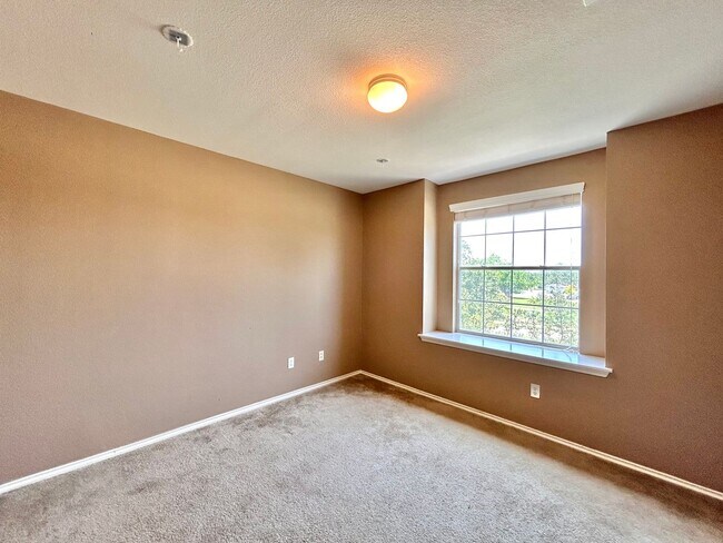 Building Photo - Nice 3BR/2.5BA Two-Story Home with 3-Car G...