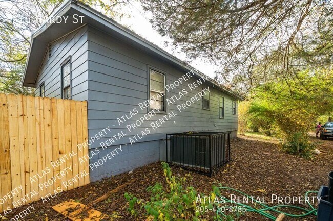 Building Photo - 716 Hardy St
