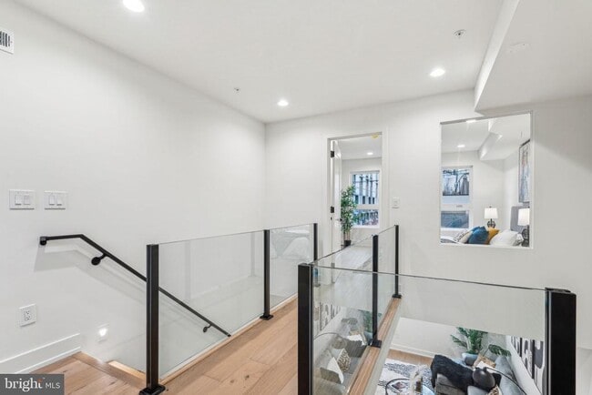 Building Photo - 1106 N Bodine St