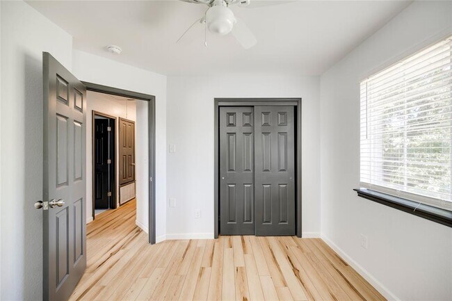 Building Photo - 1917 Windy Park Dr