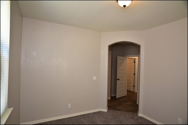 Building Photo - 10617 Hidden Palm Pl