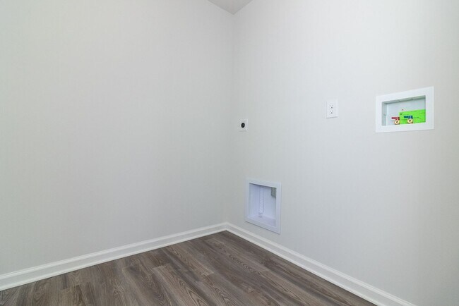 Building Photo - 104 Ashwood Ave