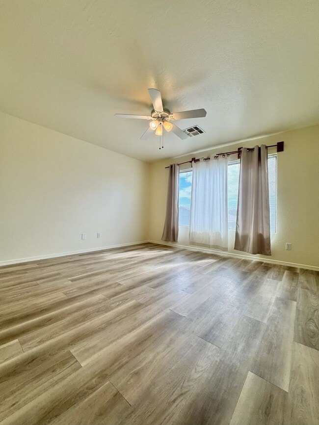 Building Photo - ASHLEY HEIGHTS 3 BEDROOM WITH HUGE BACKYARD