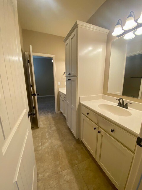 Building Photo - 1087 N Leverett Ave