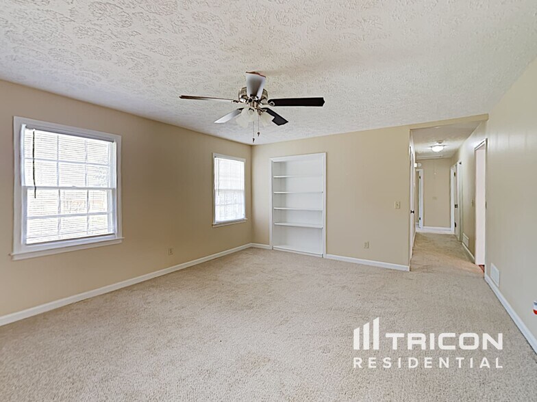 Building Photo - 414 Breezy Dr SW
