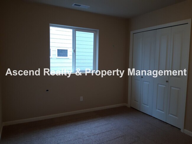 Building Photo - Open Floor Plan 3 Bed Craftsman in Bethany...