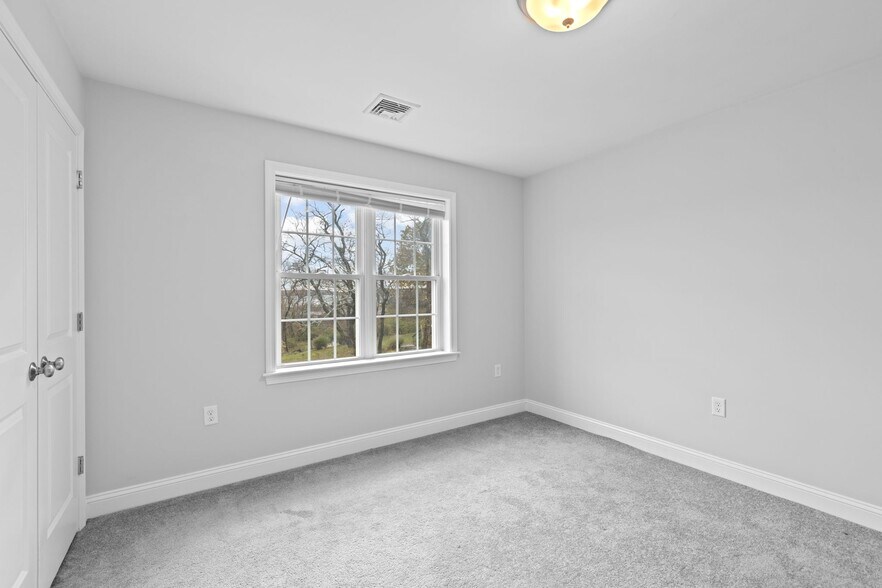 Building Photo - 145 Driftway