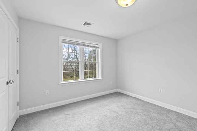 Building Photo - 145 Driftway