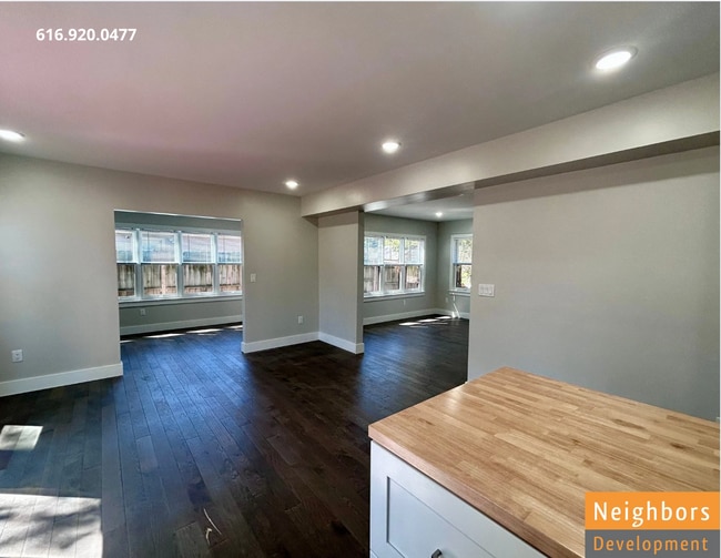 Building Photo - 2390 Crestview Dr SW