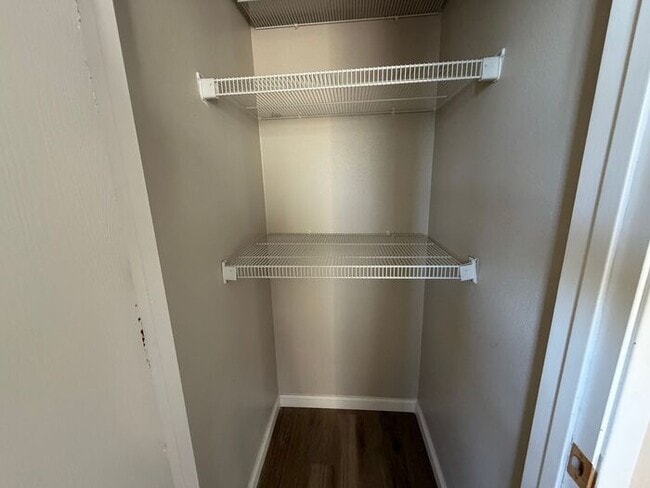 Building Photo - 4985 W 7th St