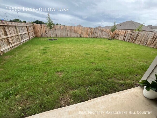 Building Photo - 15583 Lonehollow Lk