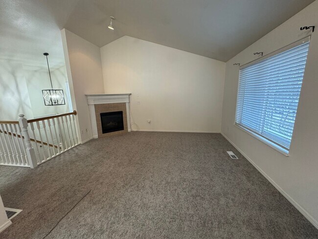 Building Photo - 100 Burton St