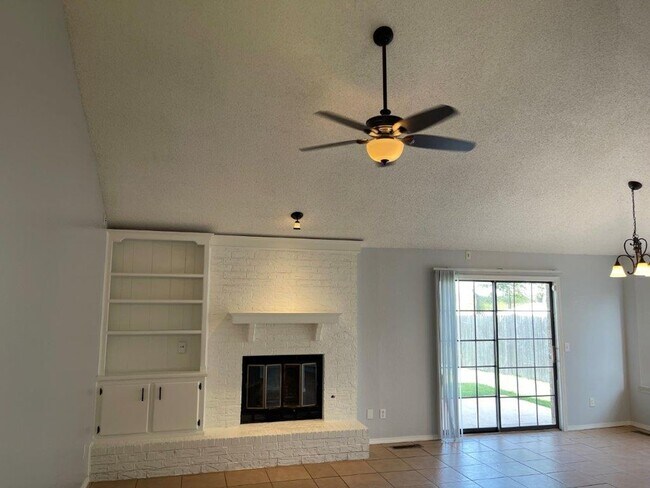 Building Photo - Completely remodeled and ready for move in...