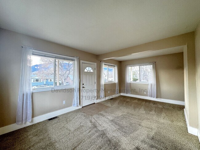 Building Photo - Stunning 4 Bedroom House near Old Colorado City