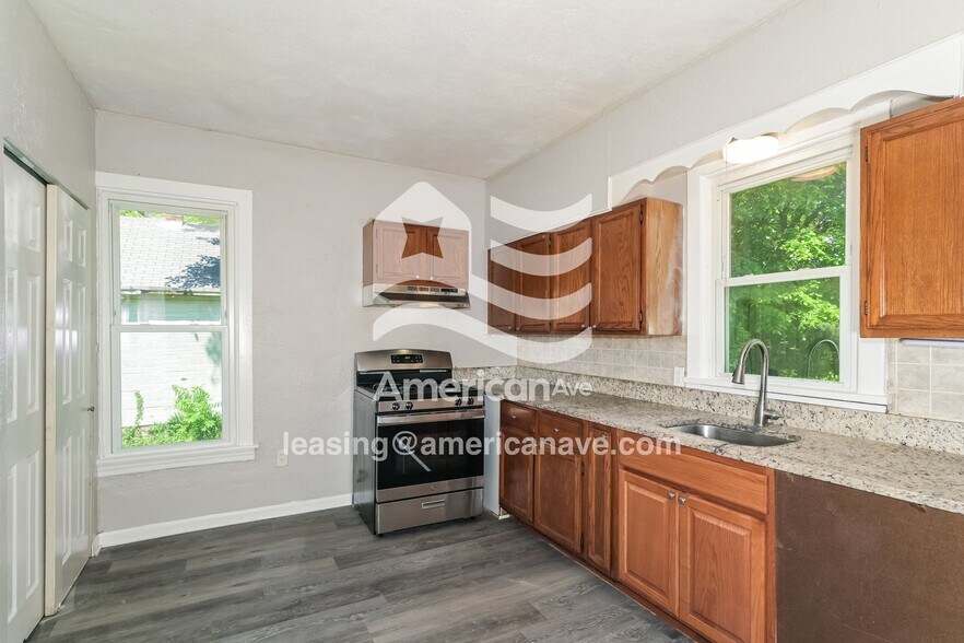 Building Photo - 8912 Huiskamp Ave