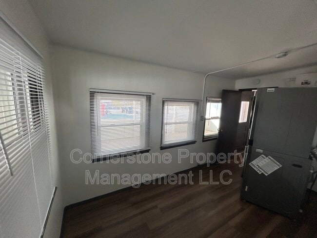 Building Photo - 1011 Cedar St