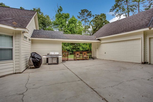 Building Photo - 905 Carriage Hills Blvd