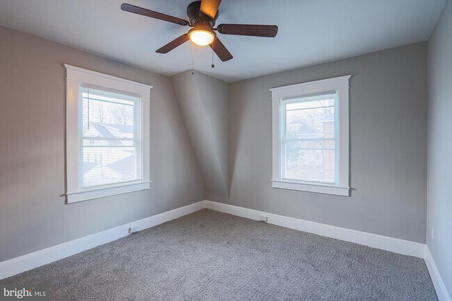 Building Photo - 3803 Cedardale Rd