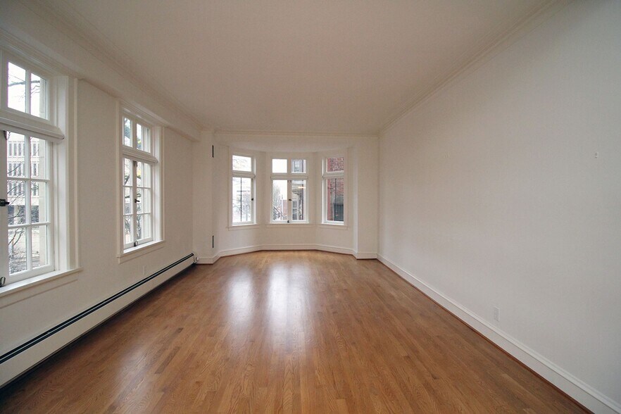 Building Photo - 1209 SW 6th Ave