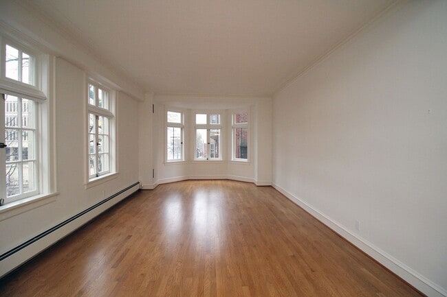 Building Photo - 1209 SW 6th Ave