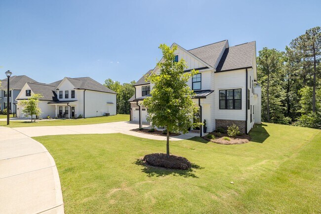 Building Photo - 821 Lost Grv Trl