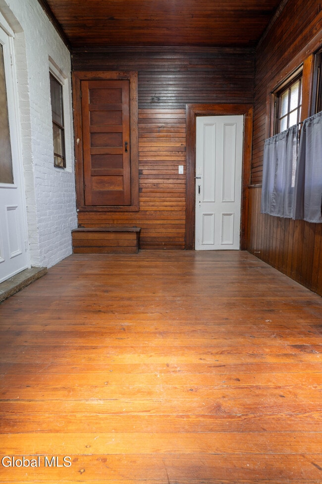 Building Photo - 546 5th Ave