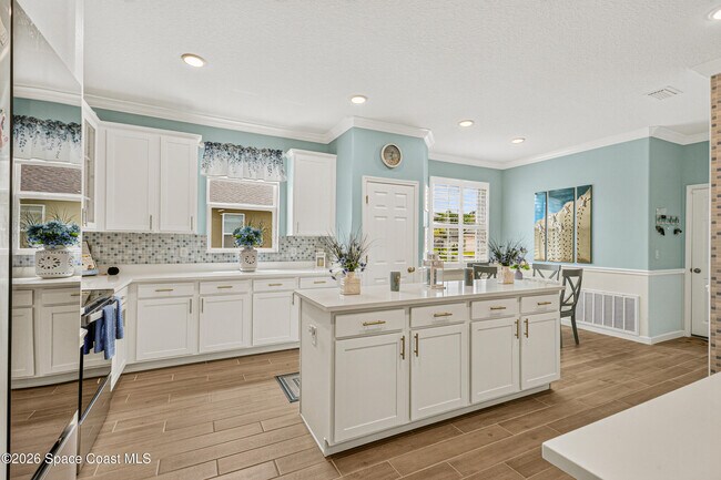 Building Photo - 6691 Cameo Dr
