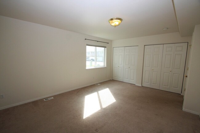 Building Photo - 3 Bedroom South Anchorage Condo!