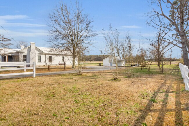 Building Photo - 801 NC-33