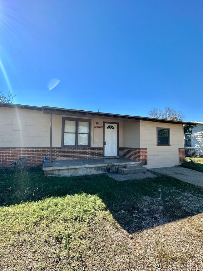 Primary Photo - 3 Bedroom Home Near Bradford Elementary!!