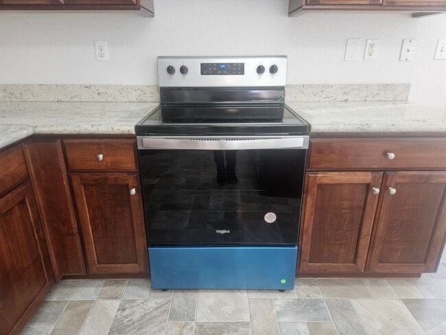 Building Photo - GORGEOUS 2009 Home - Just $2,250/month, 3/...